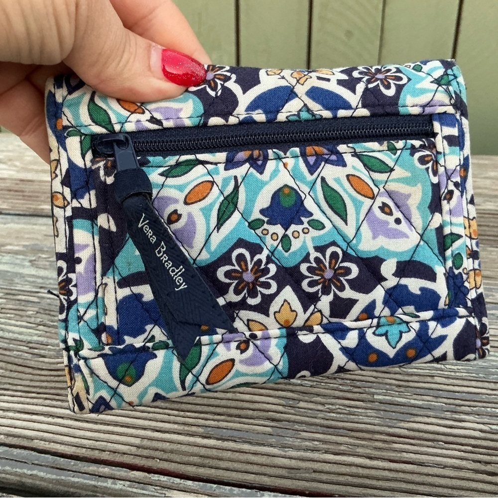 Vera Bradley Lisburn medallion Cool RFID Woman Wallet - Picture 3 of 7